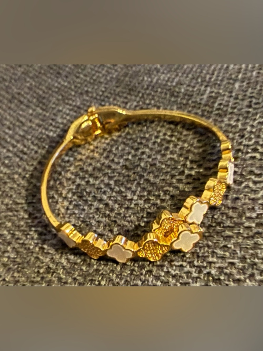 Gold Clover Motif Women's Bangle Bracelet